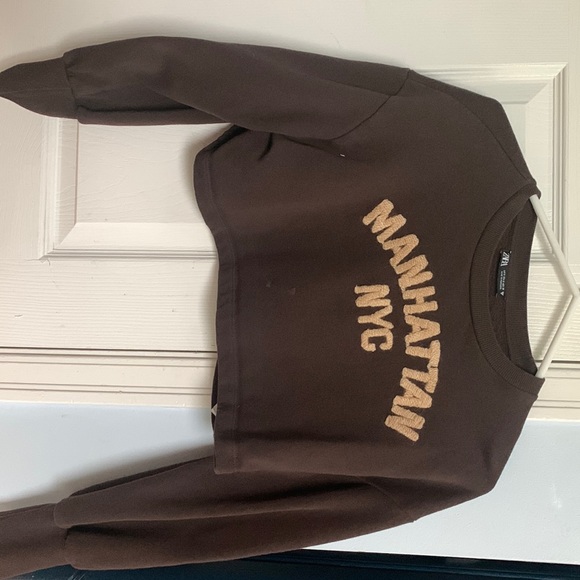 Brown cropped crewneck. Size small.